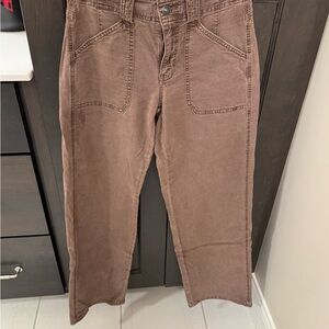 American Eagle Outfitters Brown Pants
Size is 000 but fits like a 2